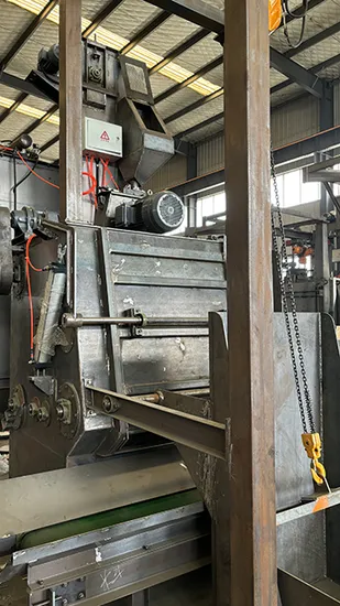 小型ワークピース洗浄用人気モデルQ3210タンブルベルトショットブラスト機